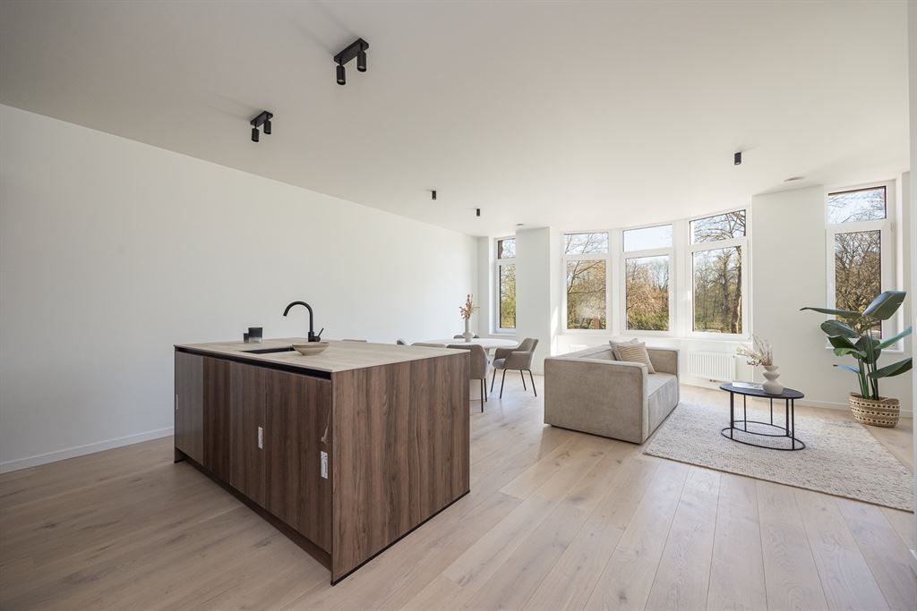 Kwaliteitsvol gerenoveerd appartement met zonnig terras foto {{pictureIndex}}