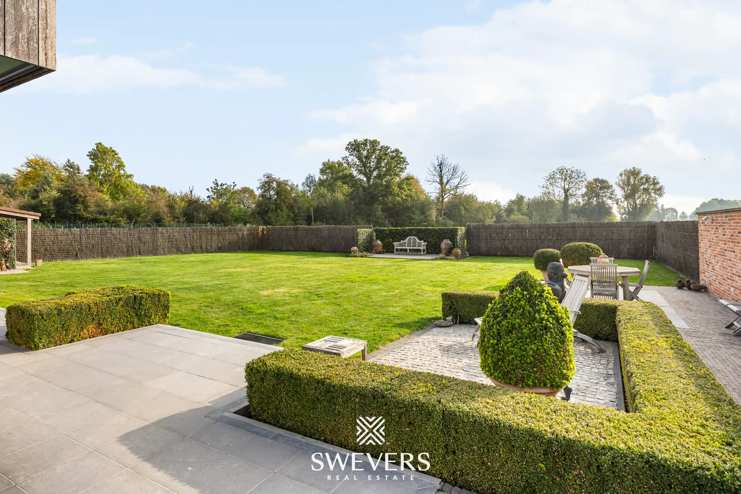 Sfeervolle open bebouwing met royale tuin en veel privacy foto 27