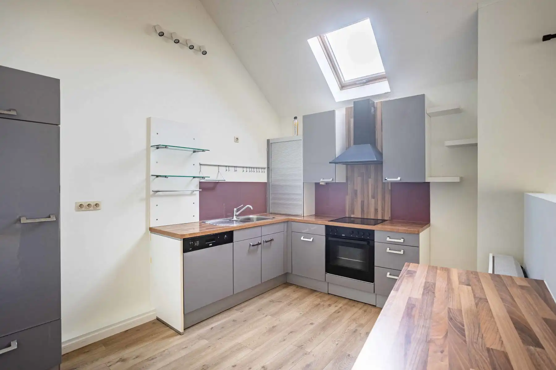 Te koop: ruim dakappartement met terras en private parking foto 8