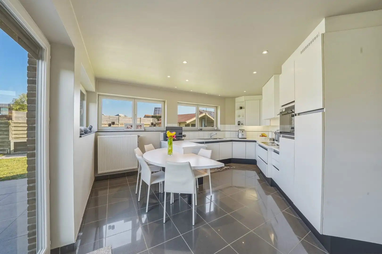 Ruime alleenstaande woning nabij zee en strand! foto 9