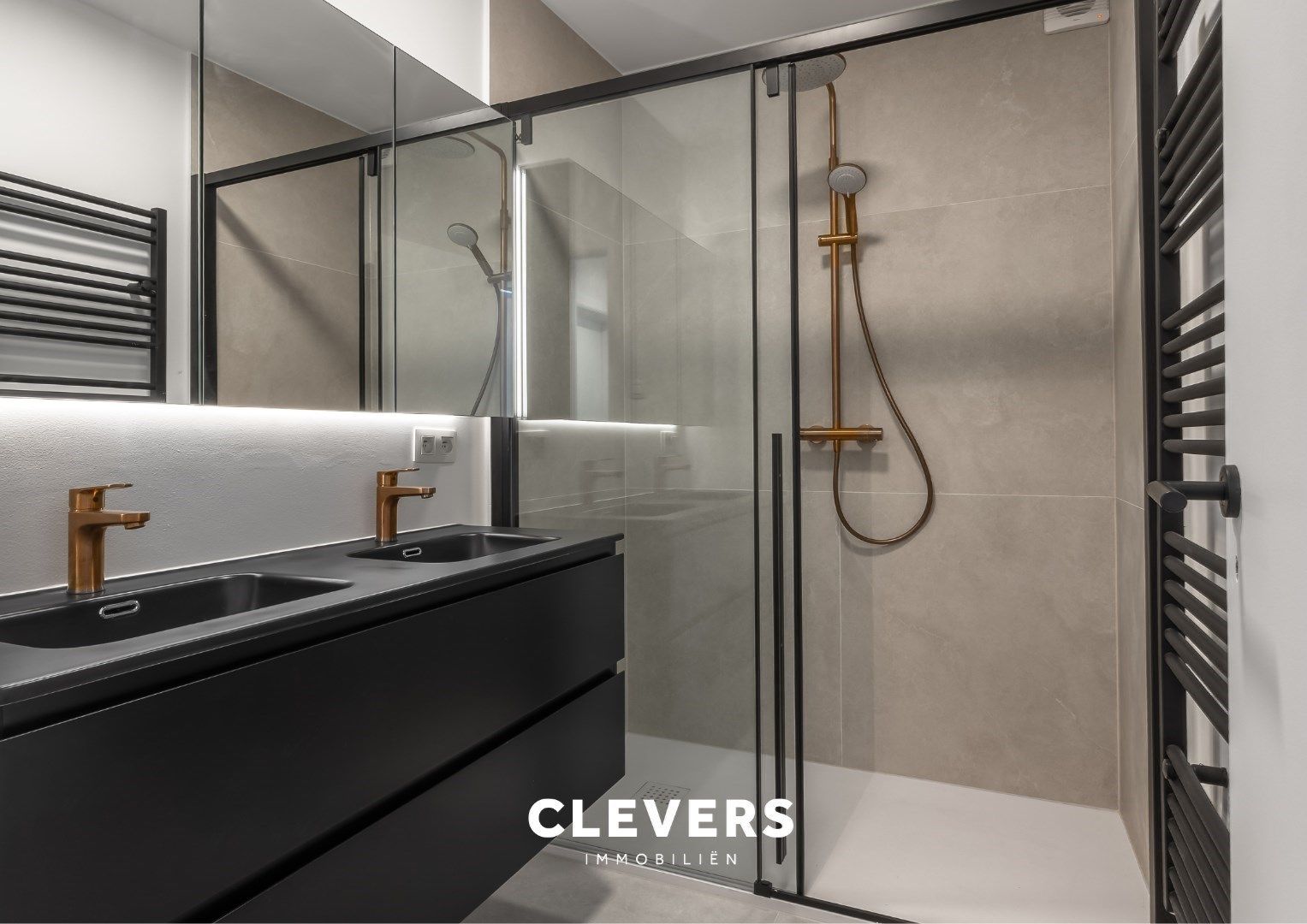 Prachtig ingericht en 100% vernieuwd appartement met 2 slpks foto {{pictureIndex}}