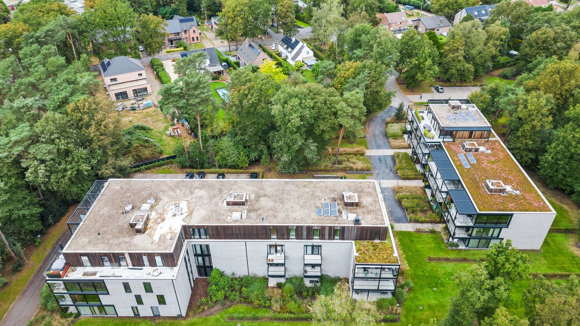 Luxueus ingericht appartement in een omsloten privébos foto 21