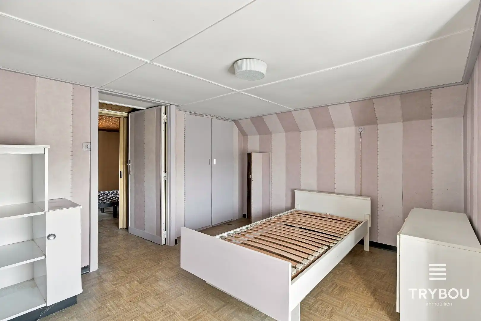 Landelijk gelegen woning met opslagplaats op 3687m² in Merkem! foto 11