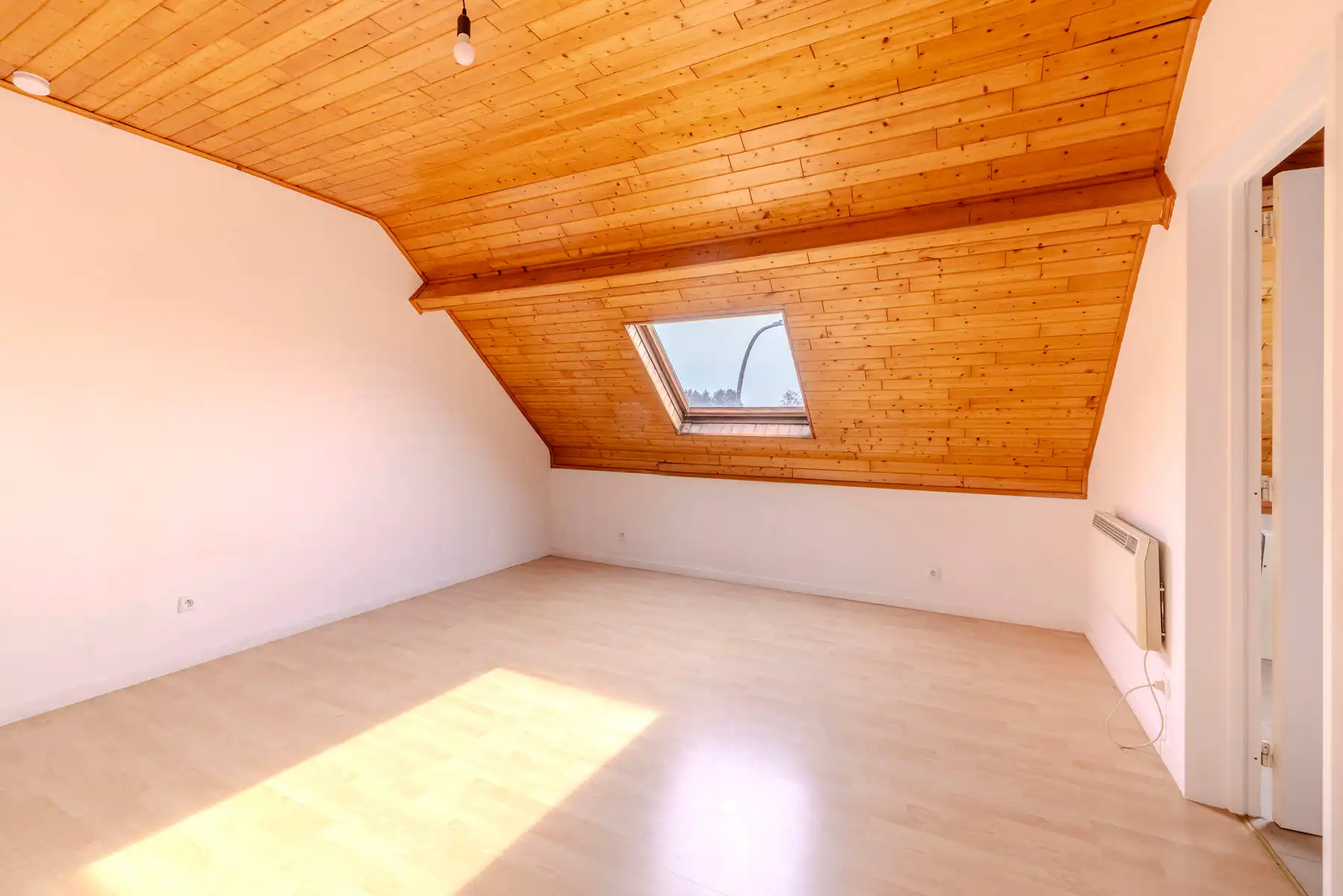 Ruim 1-slaapkamer dakappartement met terras en garagebox. foto 8