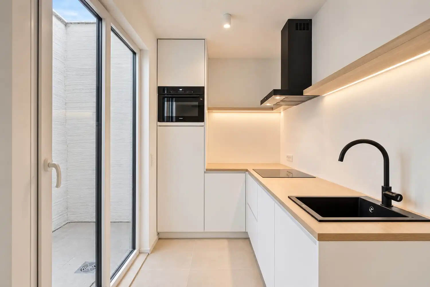Charmante vernieuwbouwwoning met 3 slaapkamers en koer foto 5