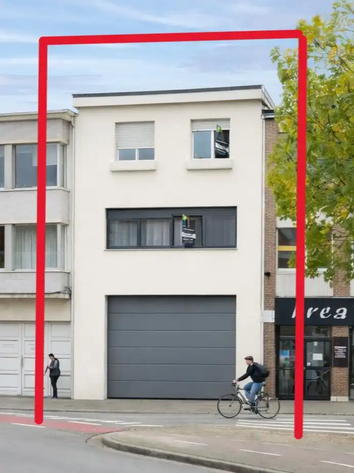 Heel ruime Instapklare woning in rij  met zonneterras en 2 staanplaatsen foto 2