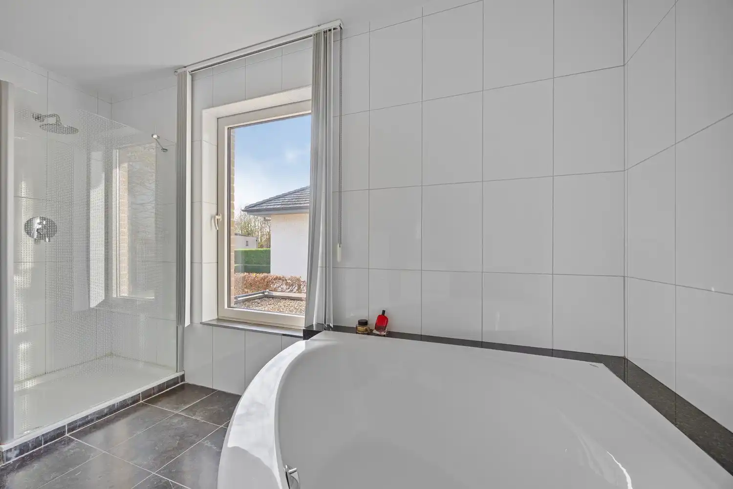 Ruime, energiezuinige gezinswoning met ingebouwd zwembad op toplocatie in Lanaken foto 33