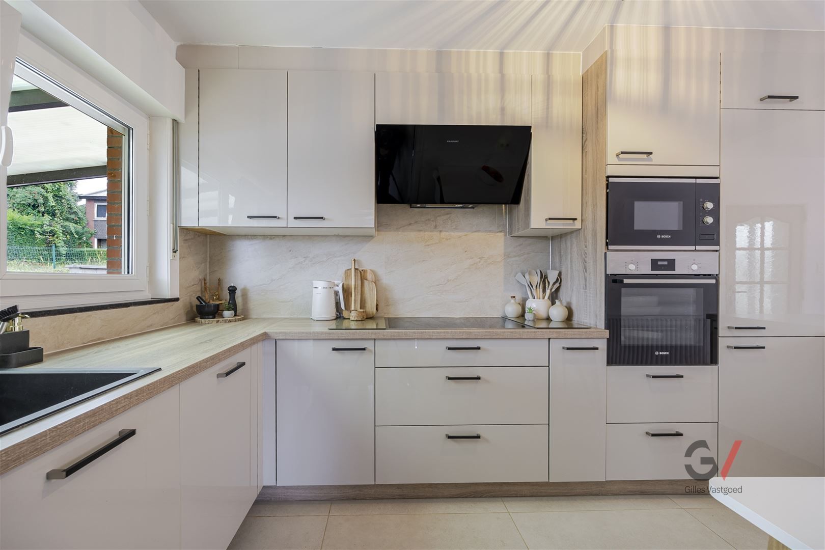 Gerenoveerde bungalow foto {{pictureIndex}}