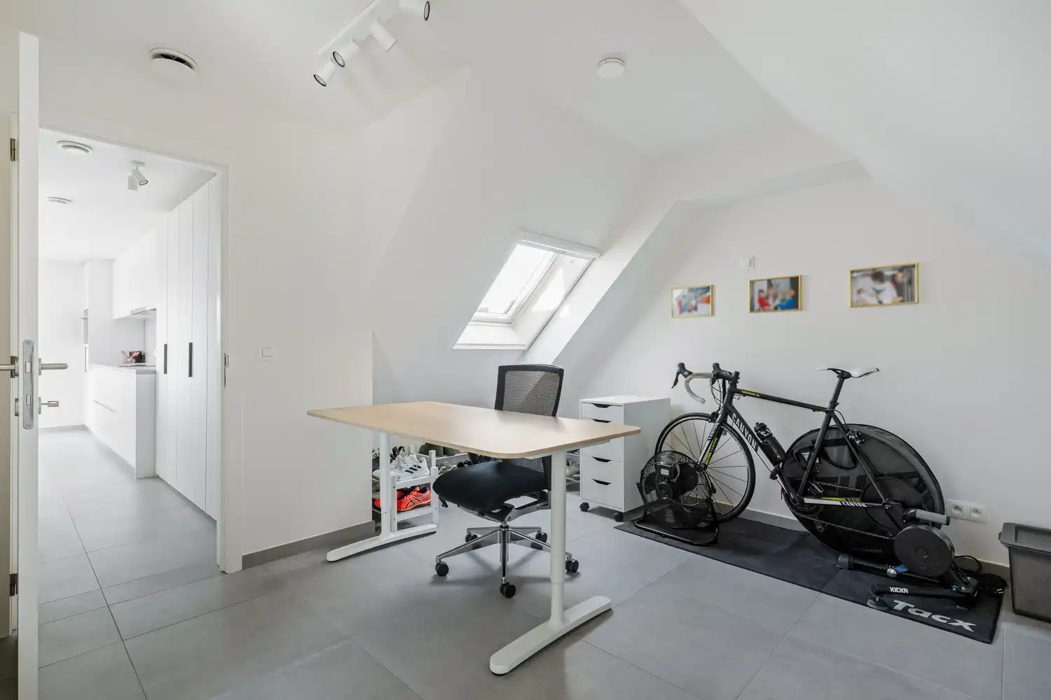 Moderne penthouse met 2 slpkrs, terras en autostaanplaats in centrum Onze-Lieve-Vrouw-Waver foto 12