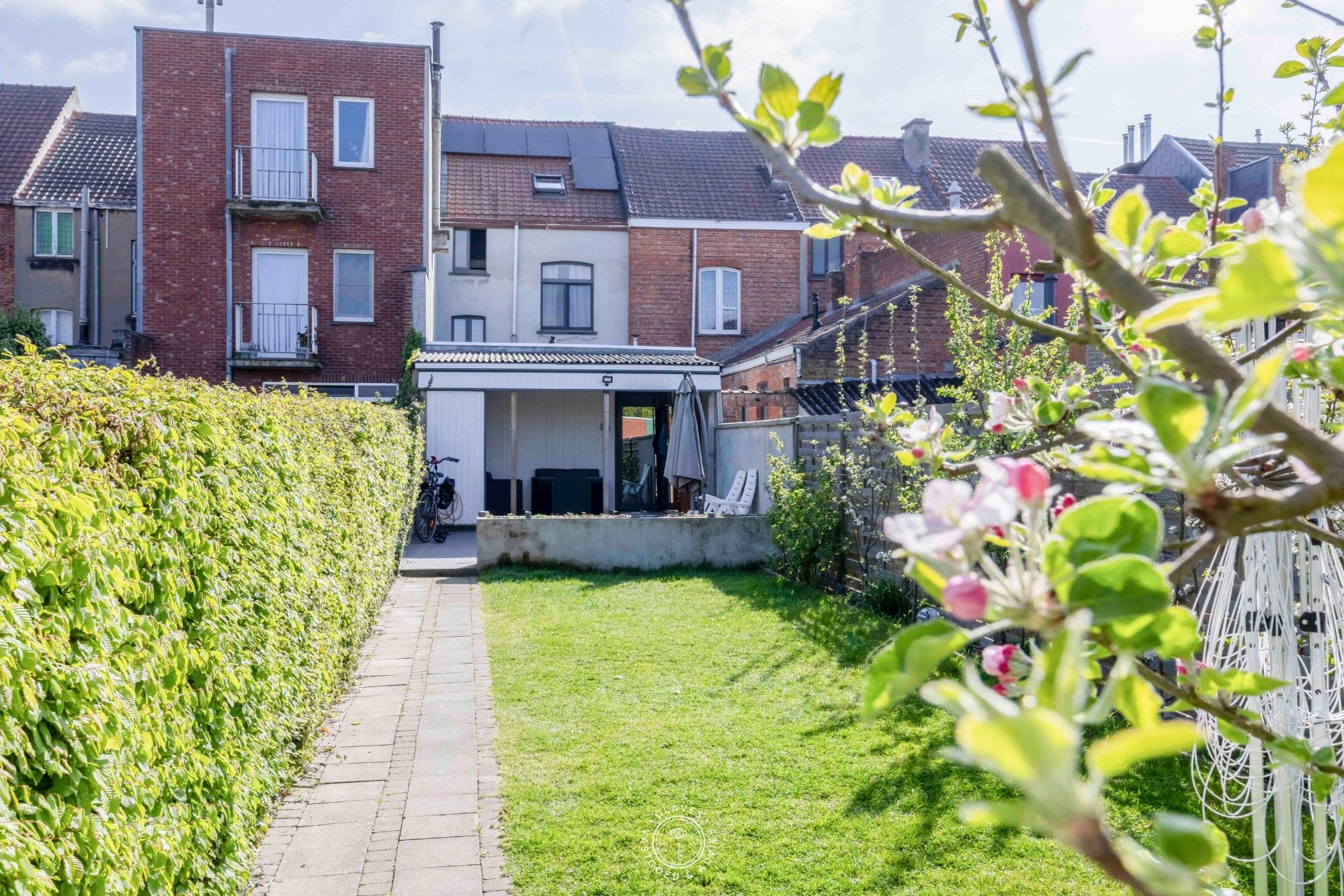 Instapklare woning met zonnige tuin en 4 slaapkamers foto 2