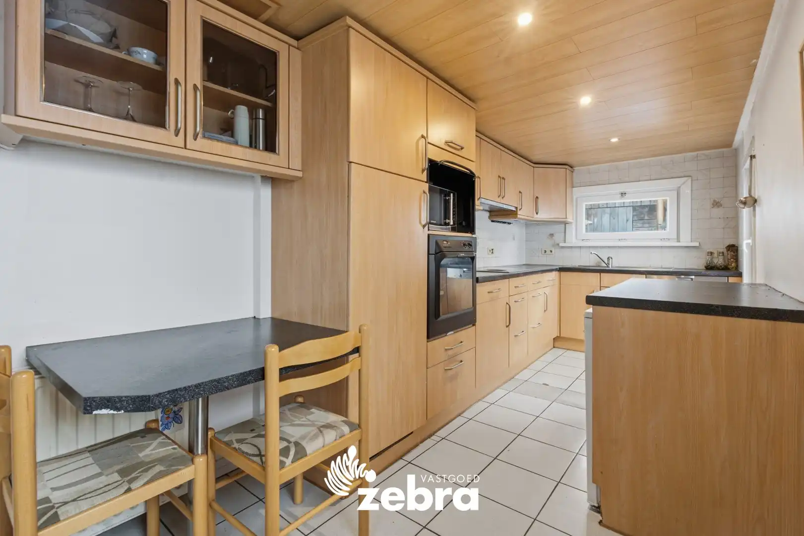 Op te frissen woning met stadskoer nabij centrum Kortrijk! foto 9