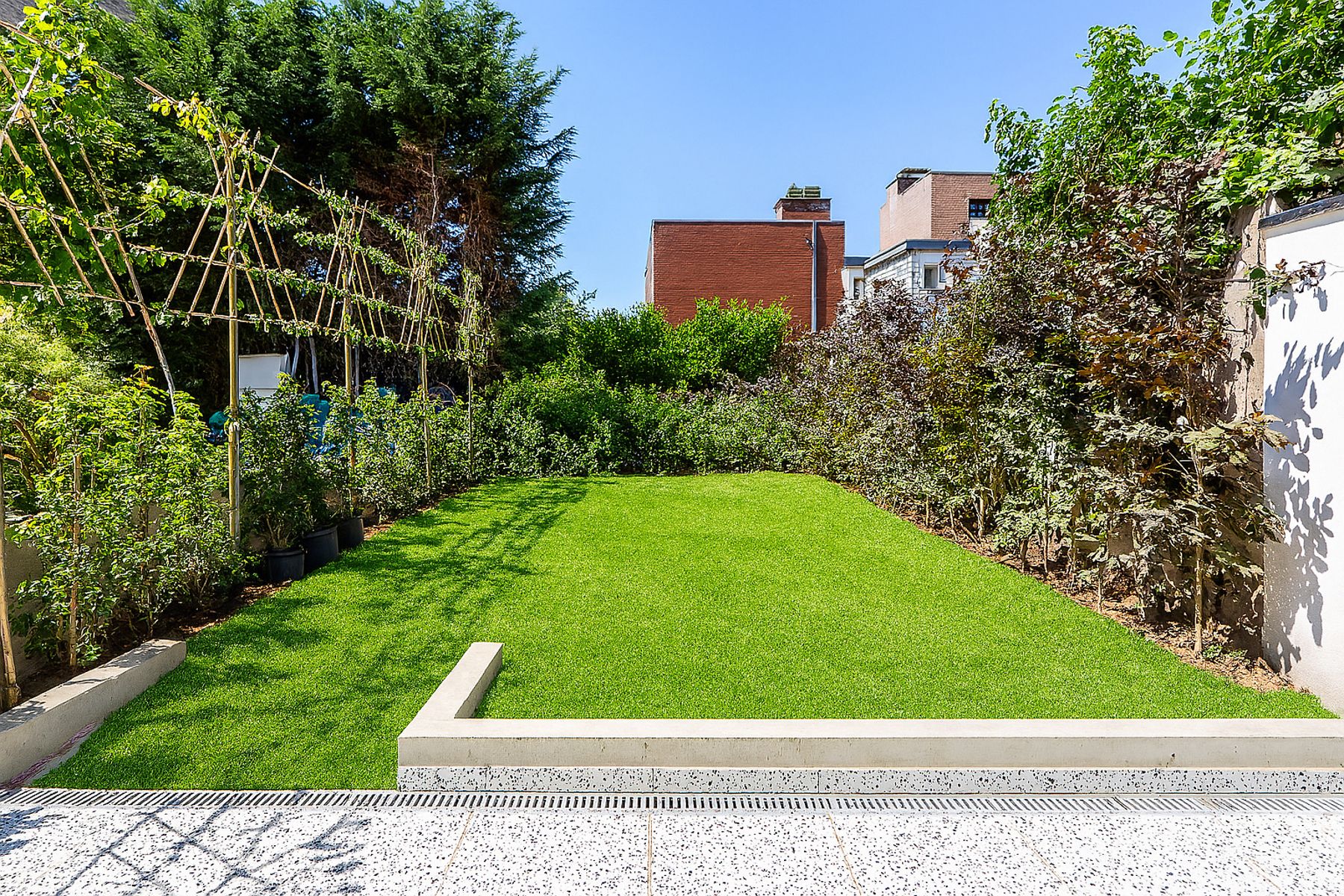 Totaalreno woning met prachtige tuin in een rustige woonwijk foto 2