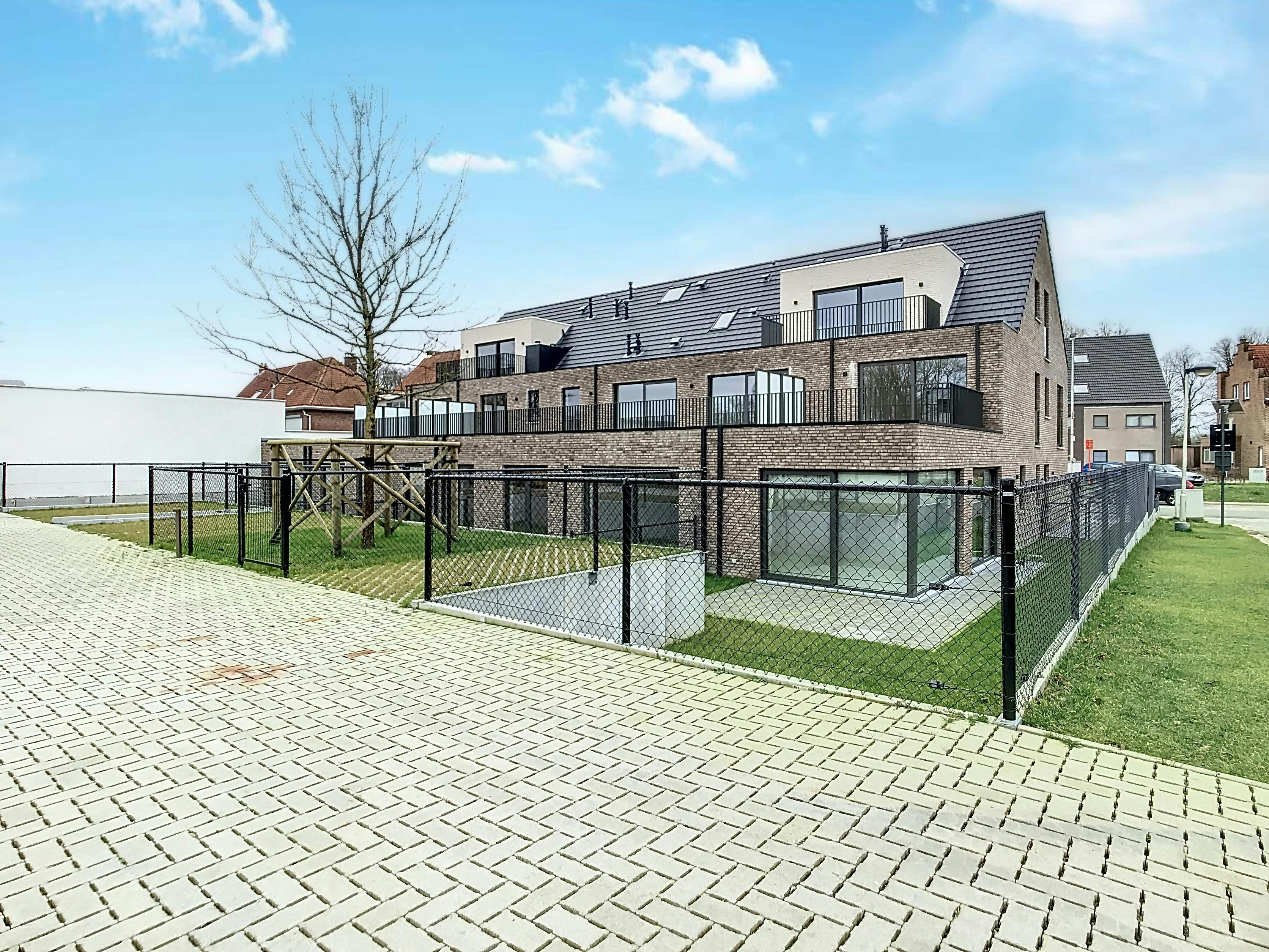 INSTAPKLAAR BEN-APPARTEMENT MET 2 SLAAPK. IN BAZEL EN TERRAS foto 4