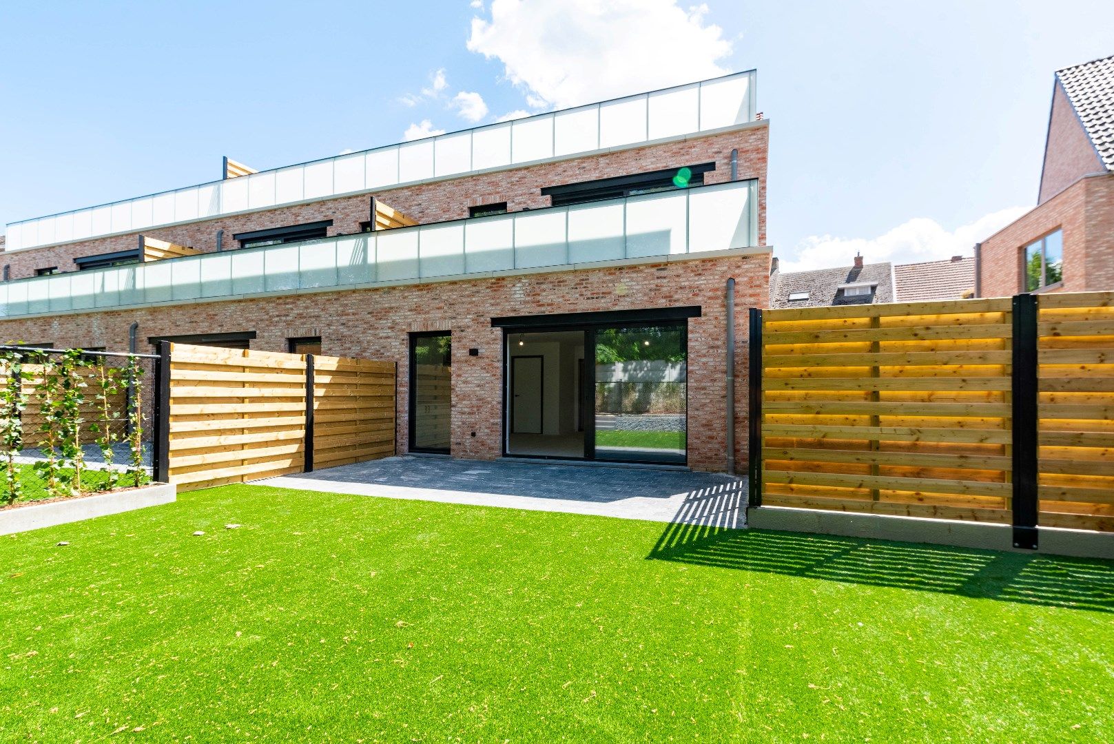 Modern BEN-appartement met groene tuin  foto 2