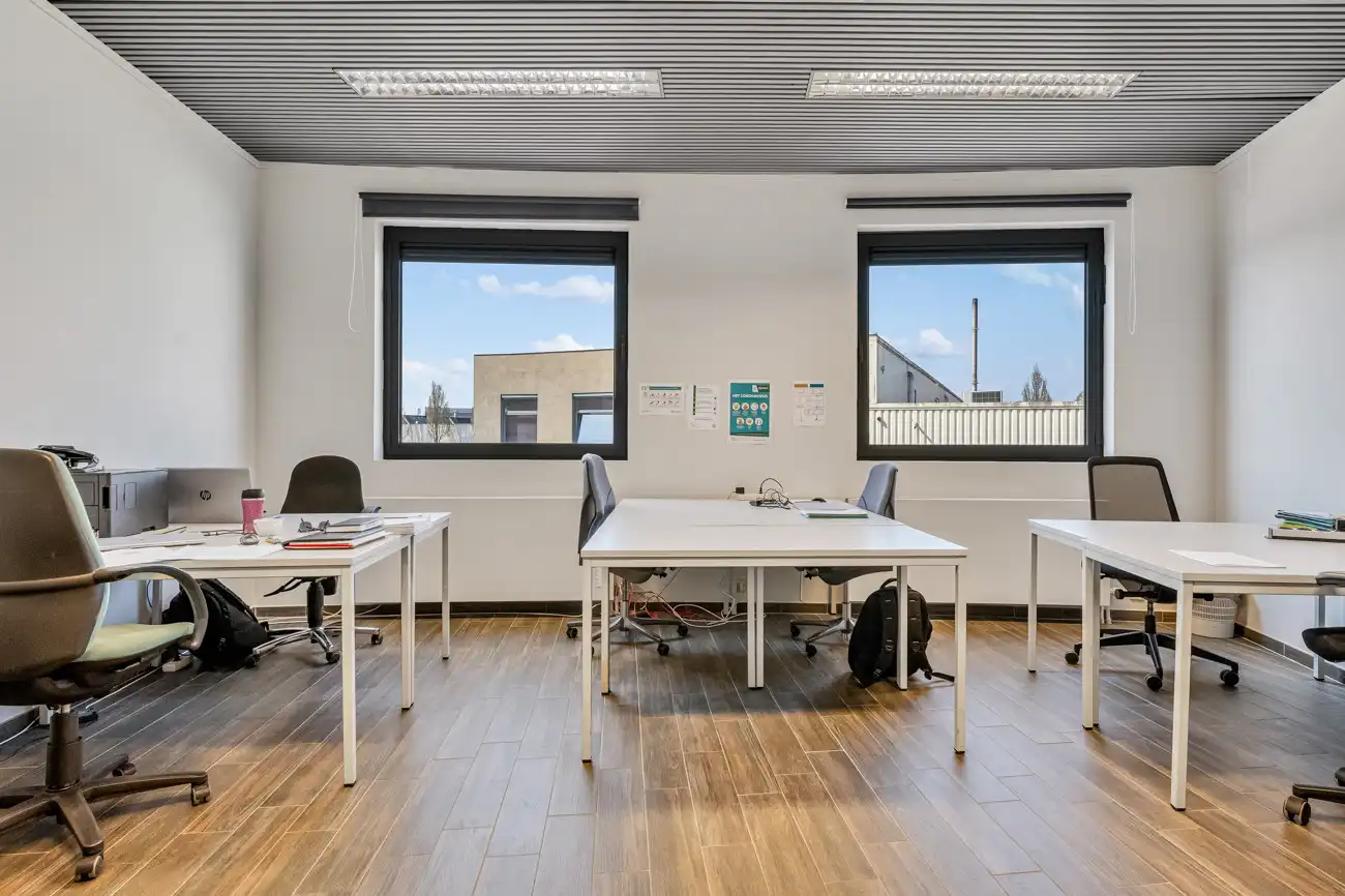 Kantoorgebouw op toplocatie foto 25