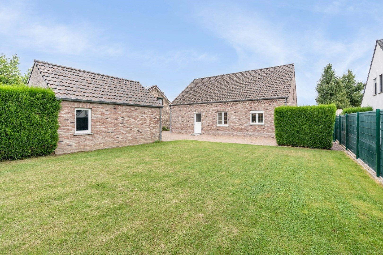 Vrijstaande, gelijkvloerse gezinswoning gelegen op een perceel van 6a18ca op een rustige locatie nabij het centrum van Neeroeteren!  foto 24