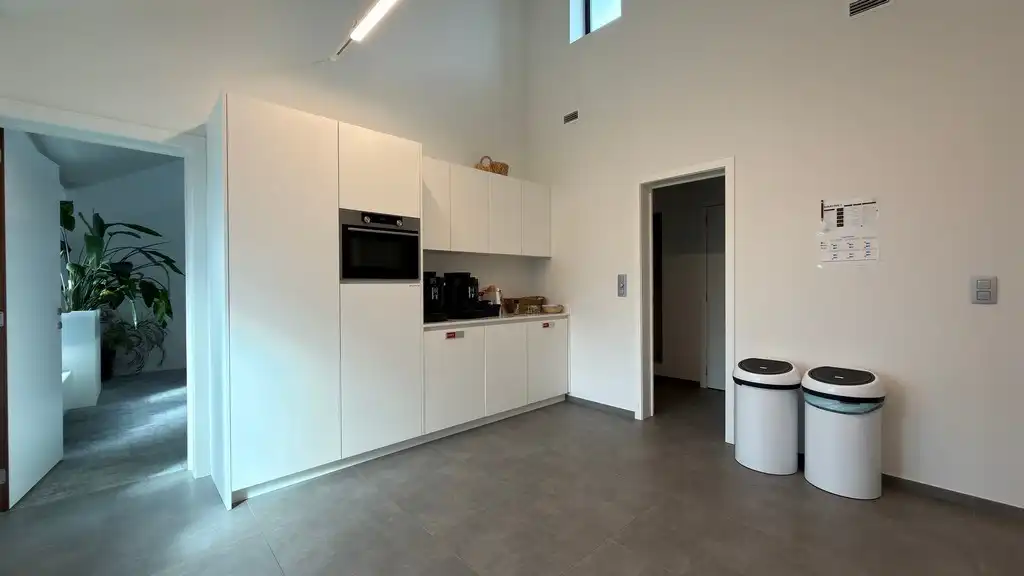 Instapklare kantoren met terras te huur vlakbij afrit E19 in Rumst foto 12
