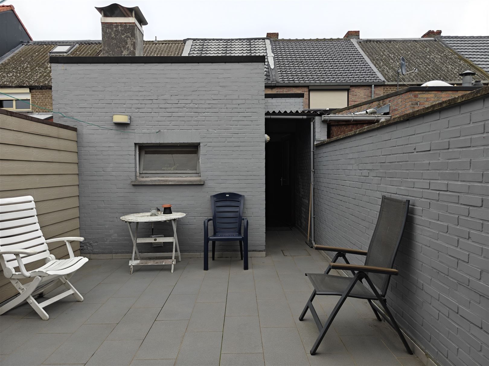 TE HUUR: Gesloten bebouwing met 2 slaapkamer te Hasselt! foto 14