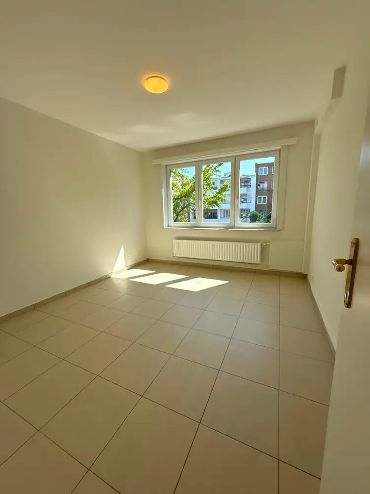 Mooi, gerenoveerd twee-slaapkamerappartement op het tweede verdiep foto 15
