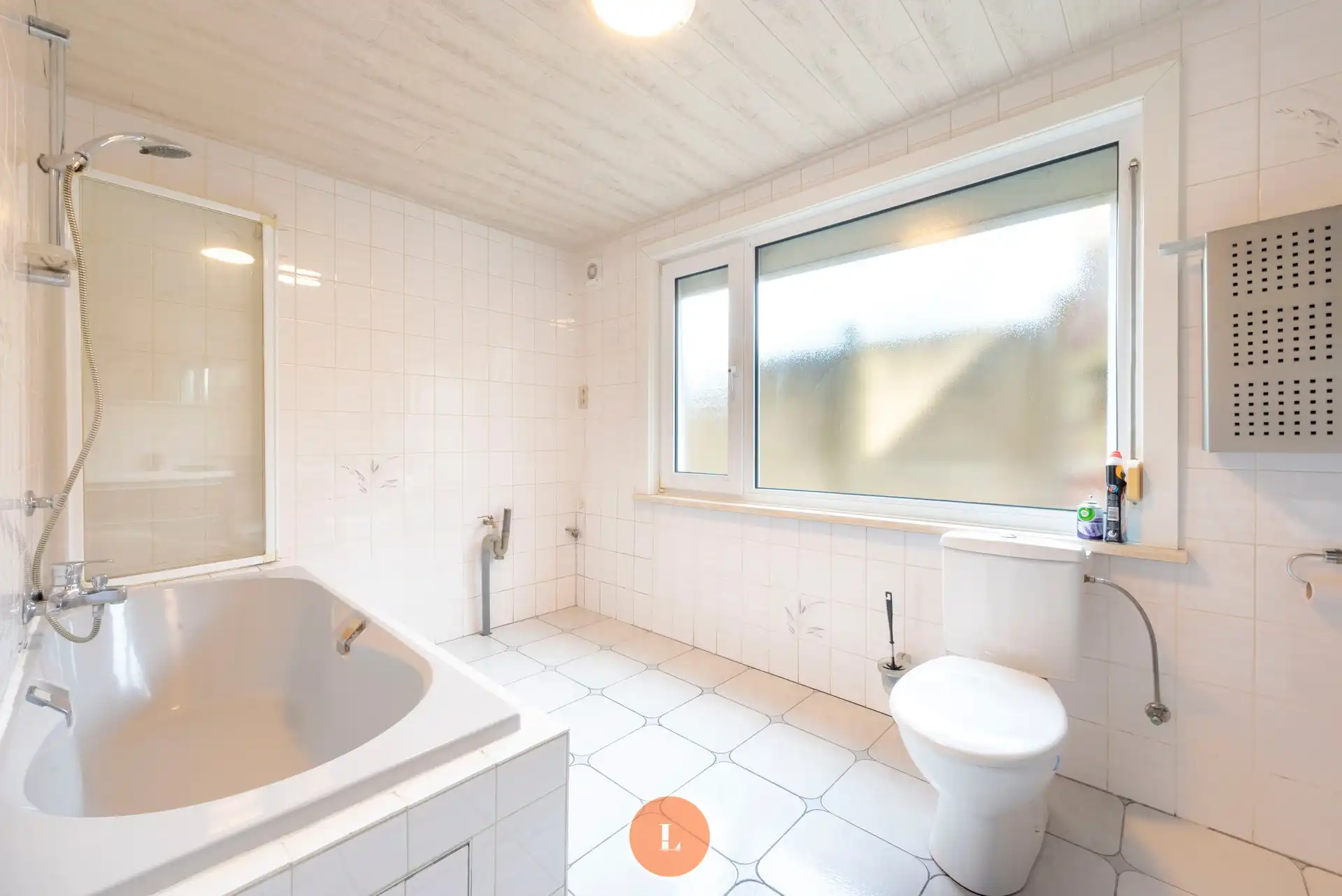 Op te frissen woning met 4 slaapkamers en tuin in Menen foto 8