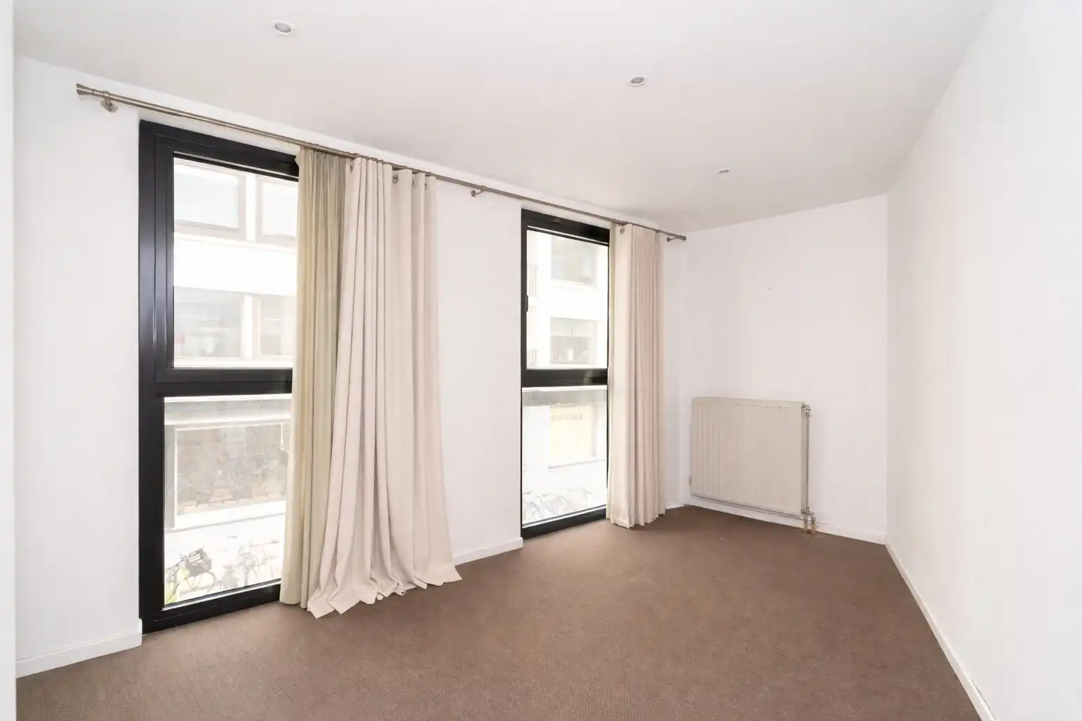 Ruim 2 slpk appartement vlakbij Sint-Baafsplein hartje Gent foto 26