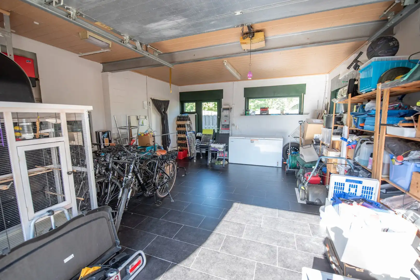 Ruime woning in "De Piste" met garage & tuin te huur! foto 15
