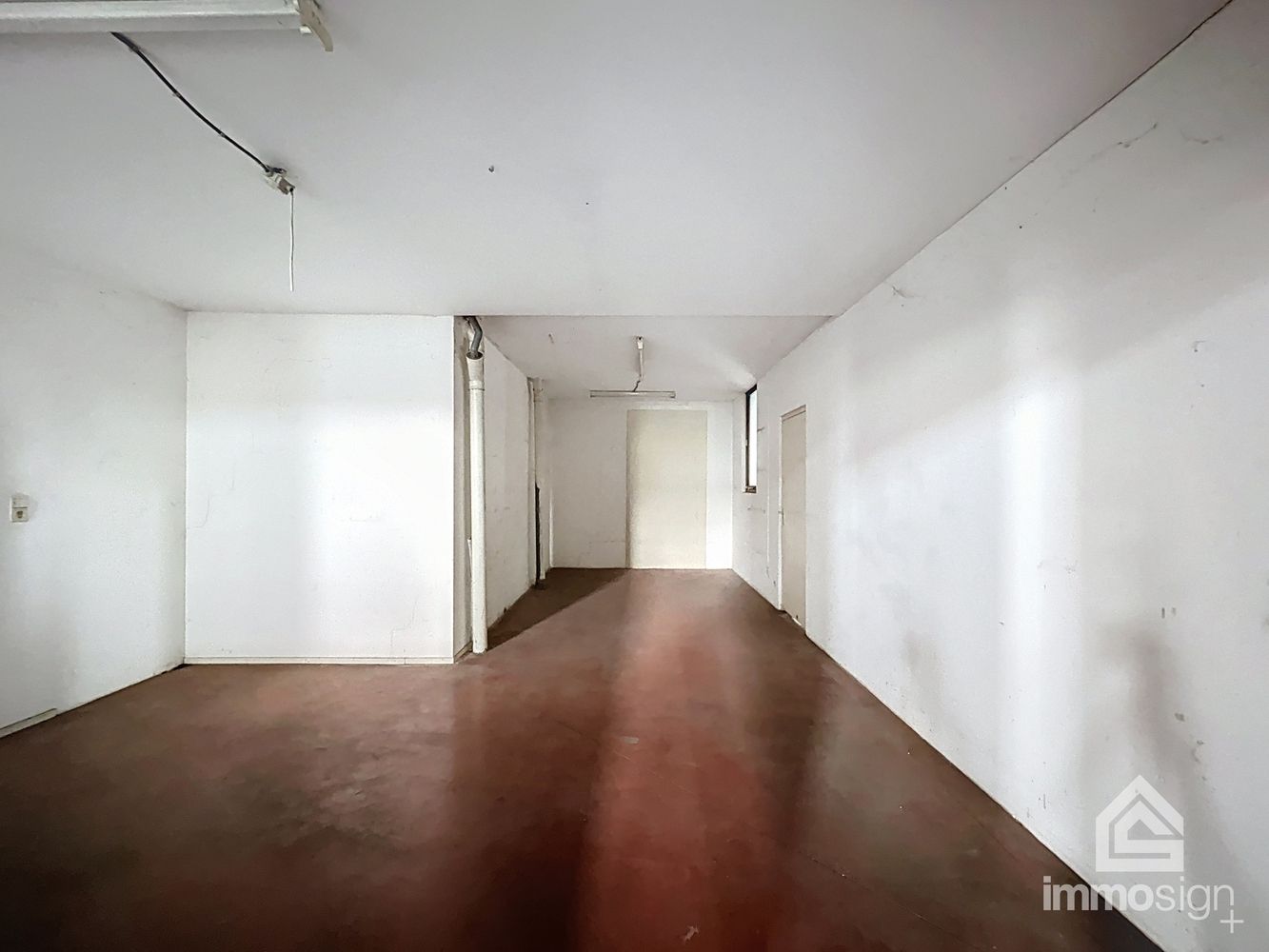 Bedrijfshal, kantoren en twee woonunits. Werken en wonen combineren op één strategische locatie! foto 15