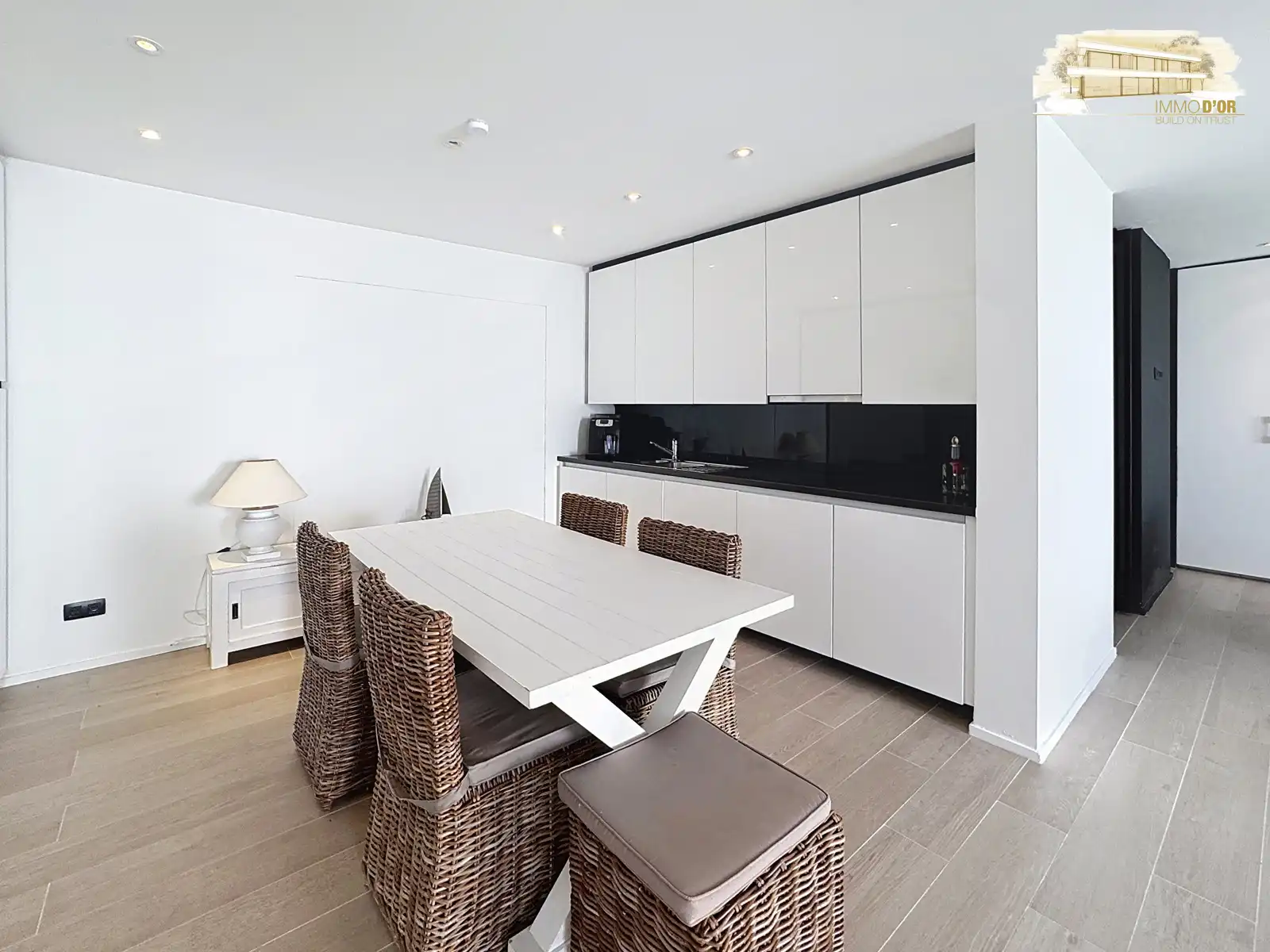 Gerenoveerd energiezuinig appartement met groot terras! foto 3