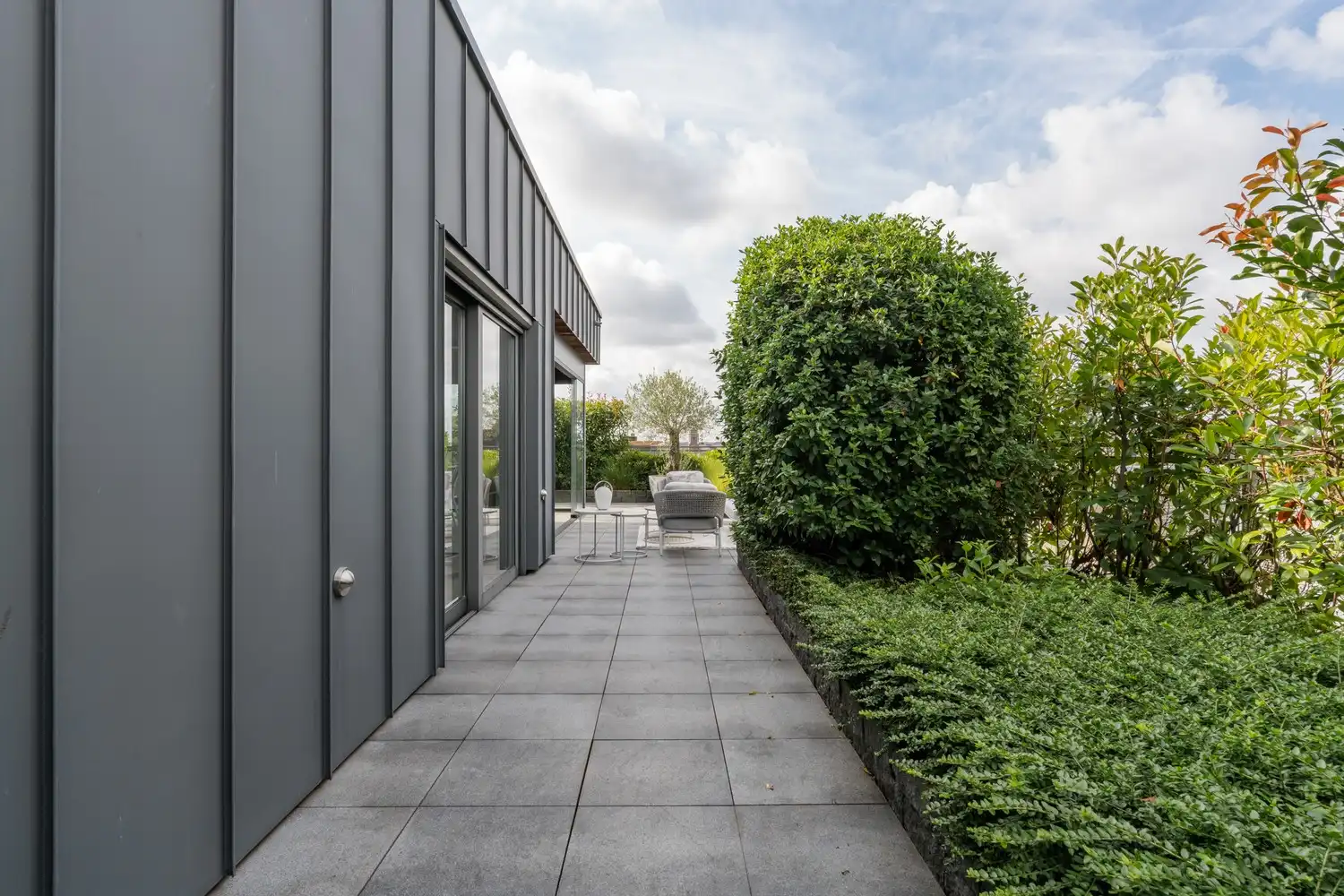 Exclusief penthouse van 234 m² met 195 m² aan terrassen in hartje Overpelt foto 49