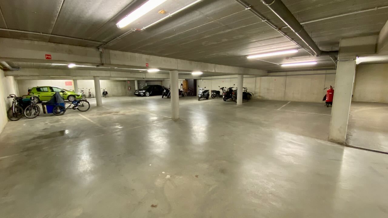 10 autostaanplaatsen in een ondergronds garagecomplex. Alle parkings zijn momenteel verhuurd. foto 3