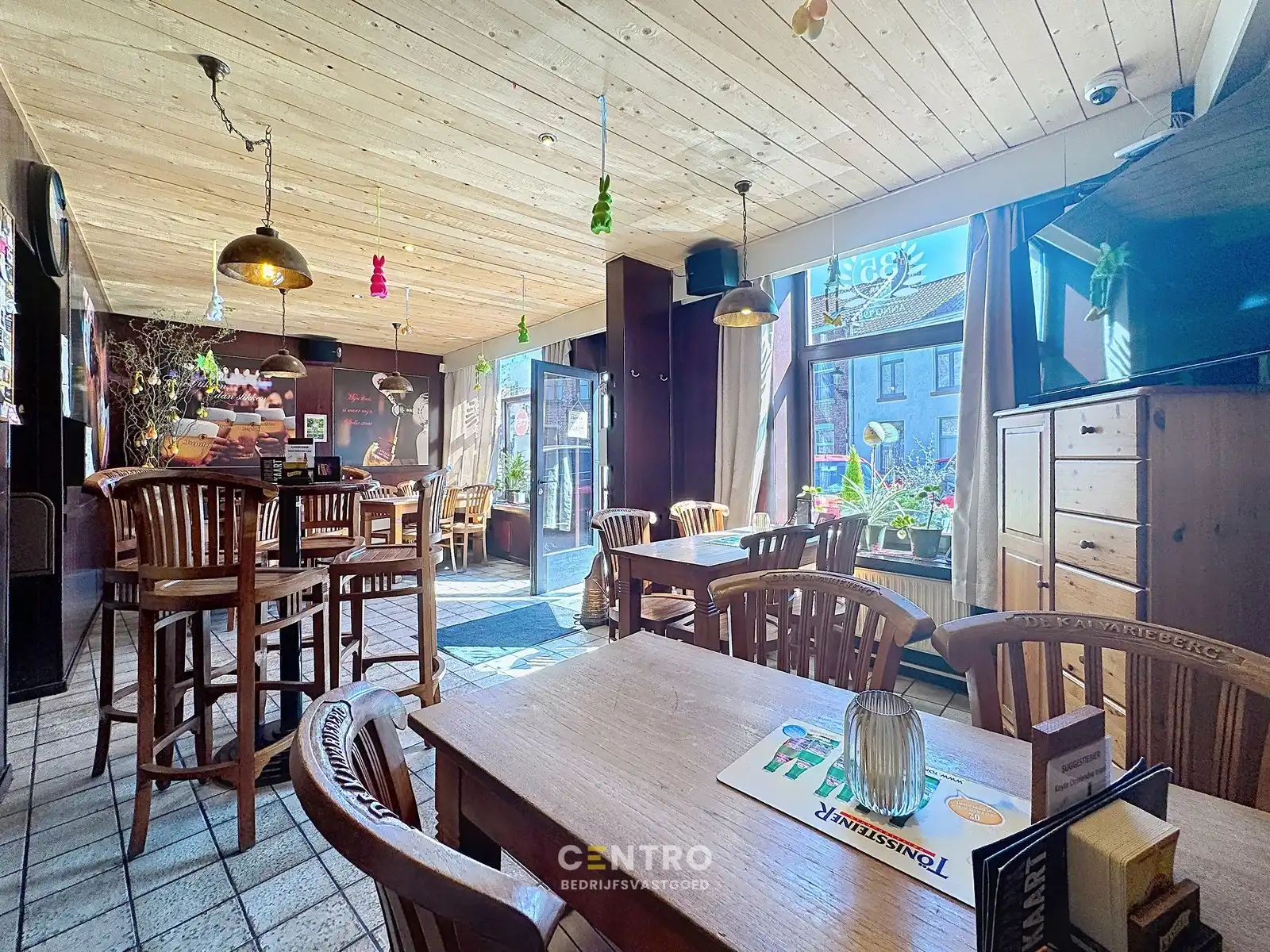 Unieke horecazaak te koop mét woongelegenheid (3 slpkms) en buitenterras in het toeristische hart van Brugge! foto 5