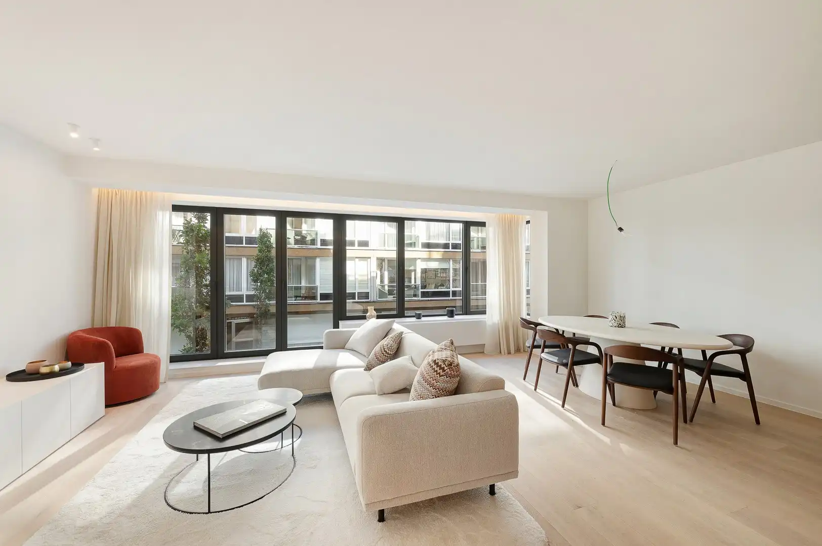 Gerenoveerd appartement centraal gelegen in het centrum van Knokke, vlakbij de winkels en de zee. foto 5