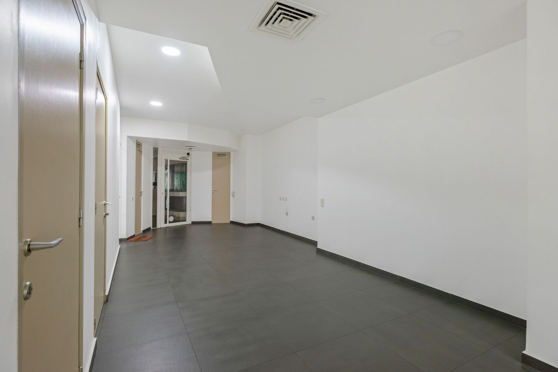 Uniek handelspand mét gerenoveerde woonst in het hart van Boom foto 21