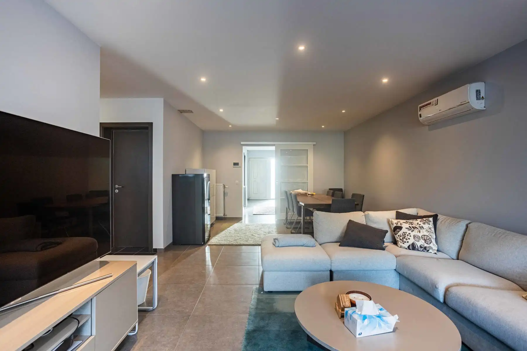 Instapklare recente woning met 4 slaapkamers en 3 badkamers! foto 4