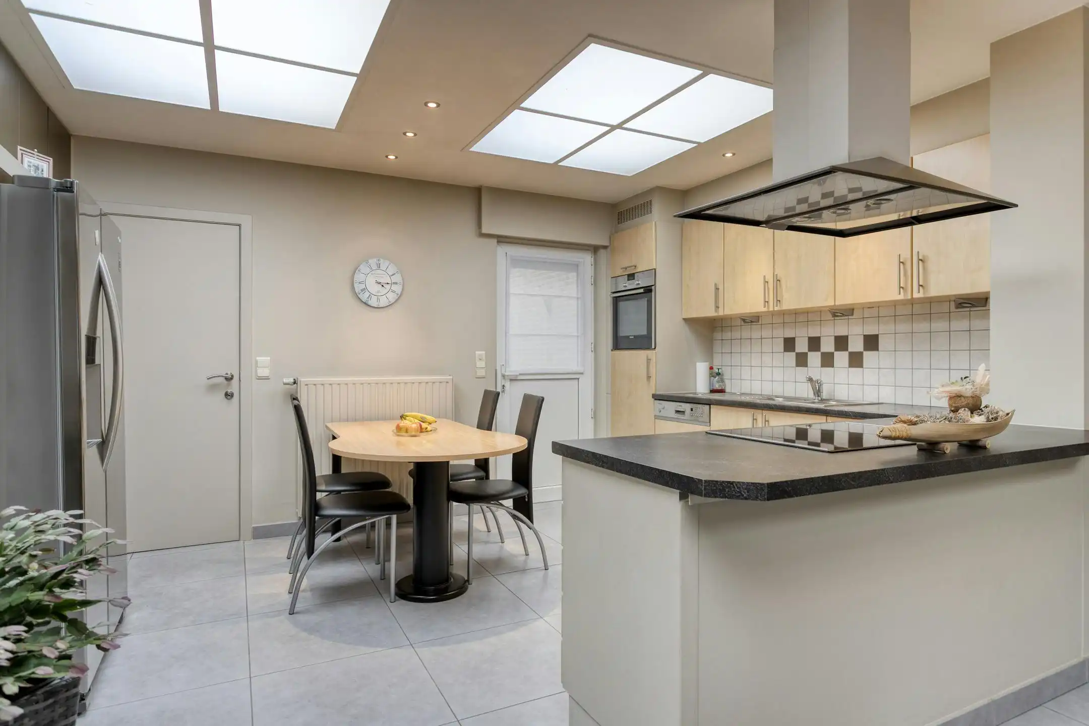 Instapklare gezinswoning met gezellige tuin in Roeselare foto 8