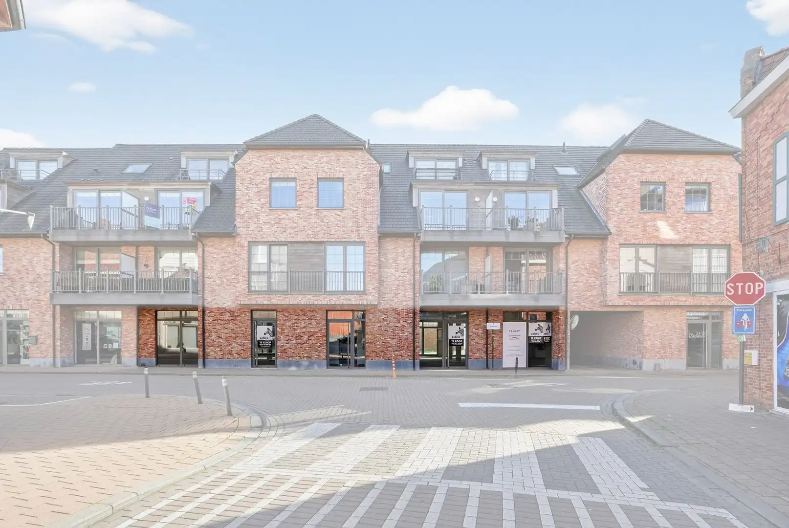 Casco handelsruimte met garage in het centrum van Oostrozebeke! foto 16