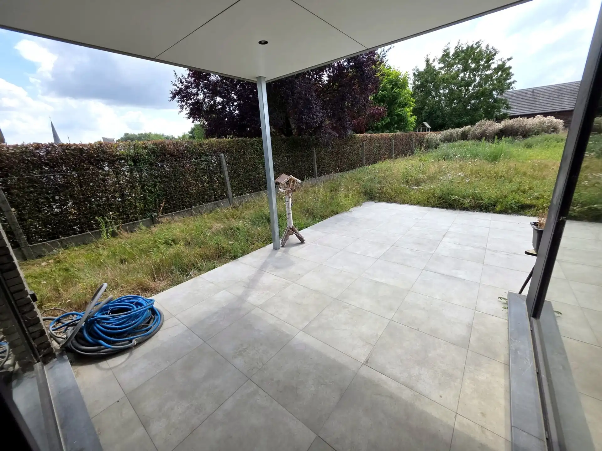 Moderne halfopen eengezinswoning met 4 slaapkamers en aangelegde tuin (augustus) foto 13