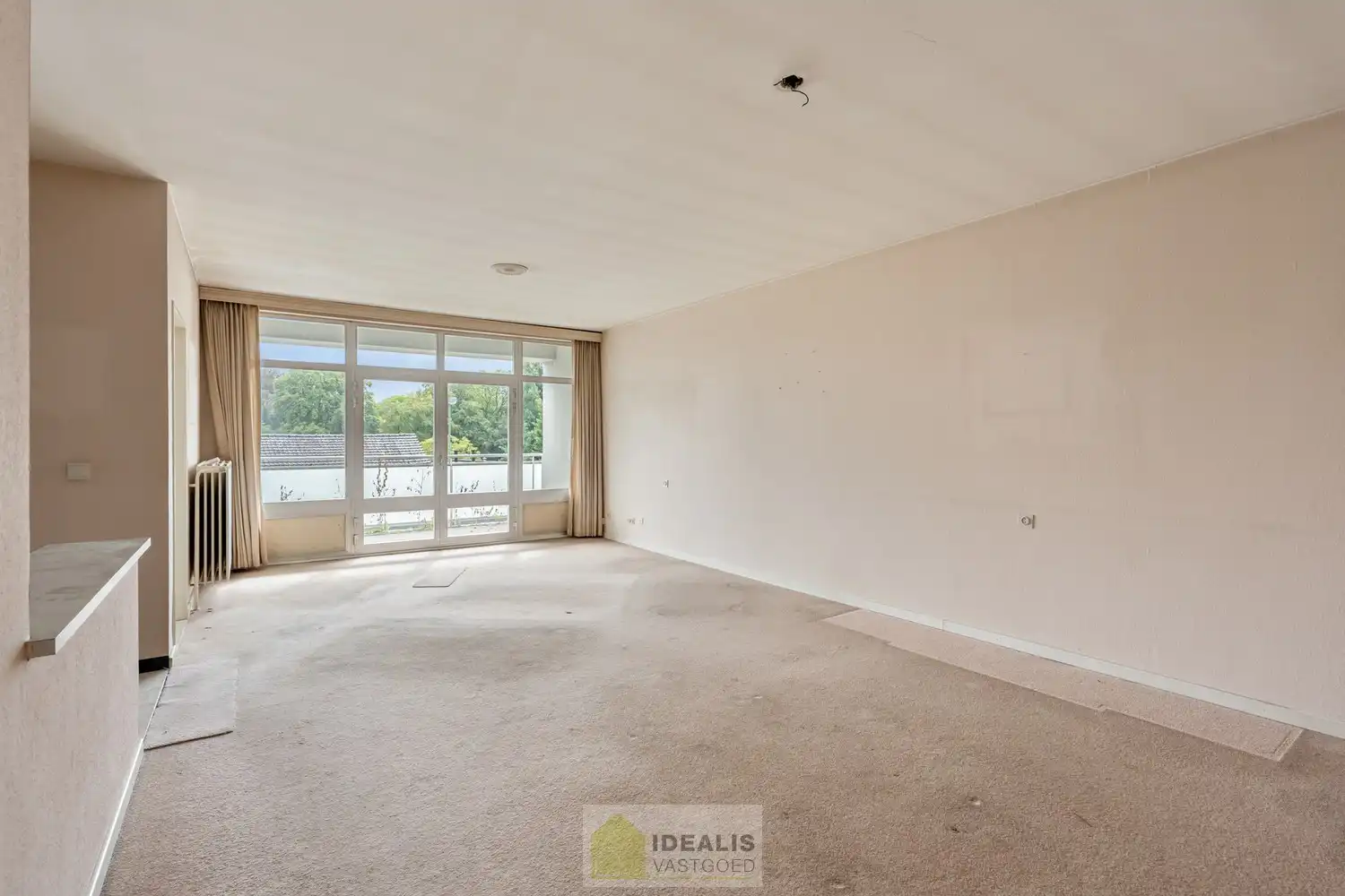IDEALIS VASTGOED -  INVESTERINGSEIGENDOM BESTAANDE UIT 2 GELIJKVLOERSE HANDELSPANDEN EN 5 BOVENLIGGENDE APPARTEMENTEN IN HET CENTRUM VAN PELT! – te renoveren investeringseigendom op een toplocatie in Pelt (Neerpelt). Gelijkvloers 2 handelspanden, op de 1ste verdieping een 3 slpk.-appartement, 2de verdieping een 3 slpk.-appartement en een 1 slpk.-appartement en op de 3de verdieping een 3 slpk.-appartement en een 1 slpk.-appartement. Geschikt voor zij die zoeken naar een interessante investering in het centrum van Pelt. foto 32