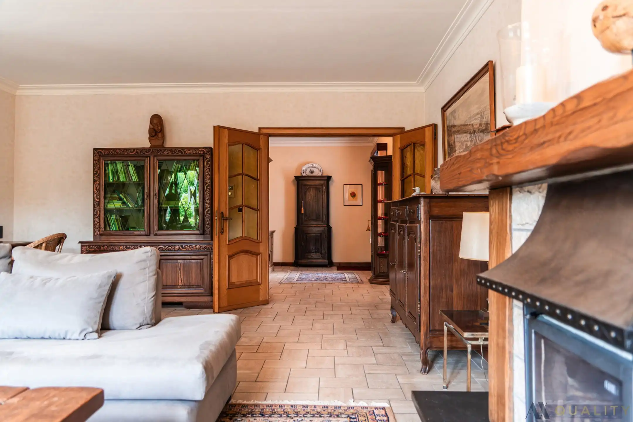 Ruime woning met 6 slaapkamers en 2 garages foto 6