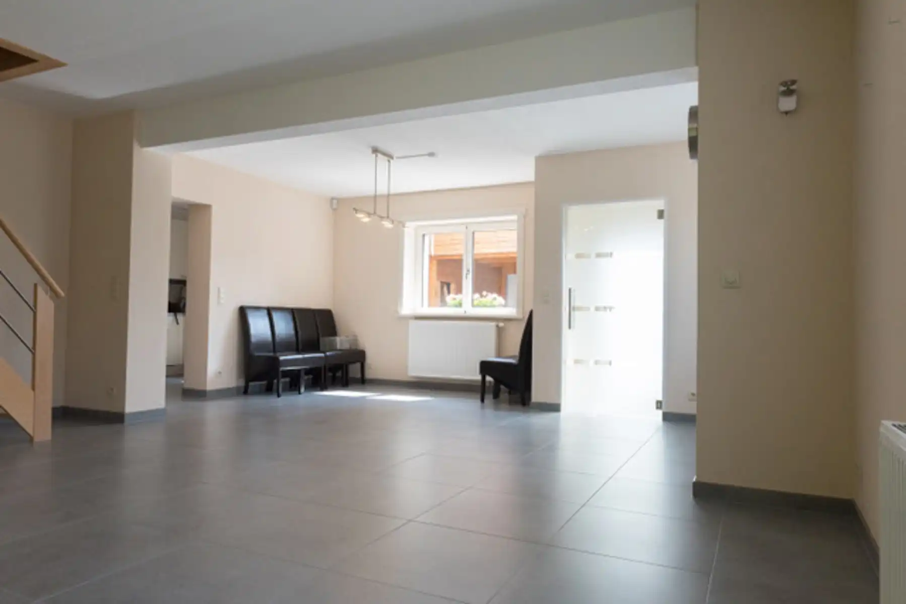 Een volledig gerenoveerde driegevelwoning met garage... foto 8