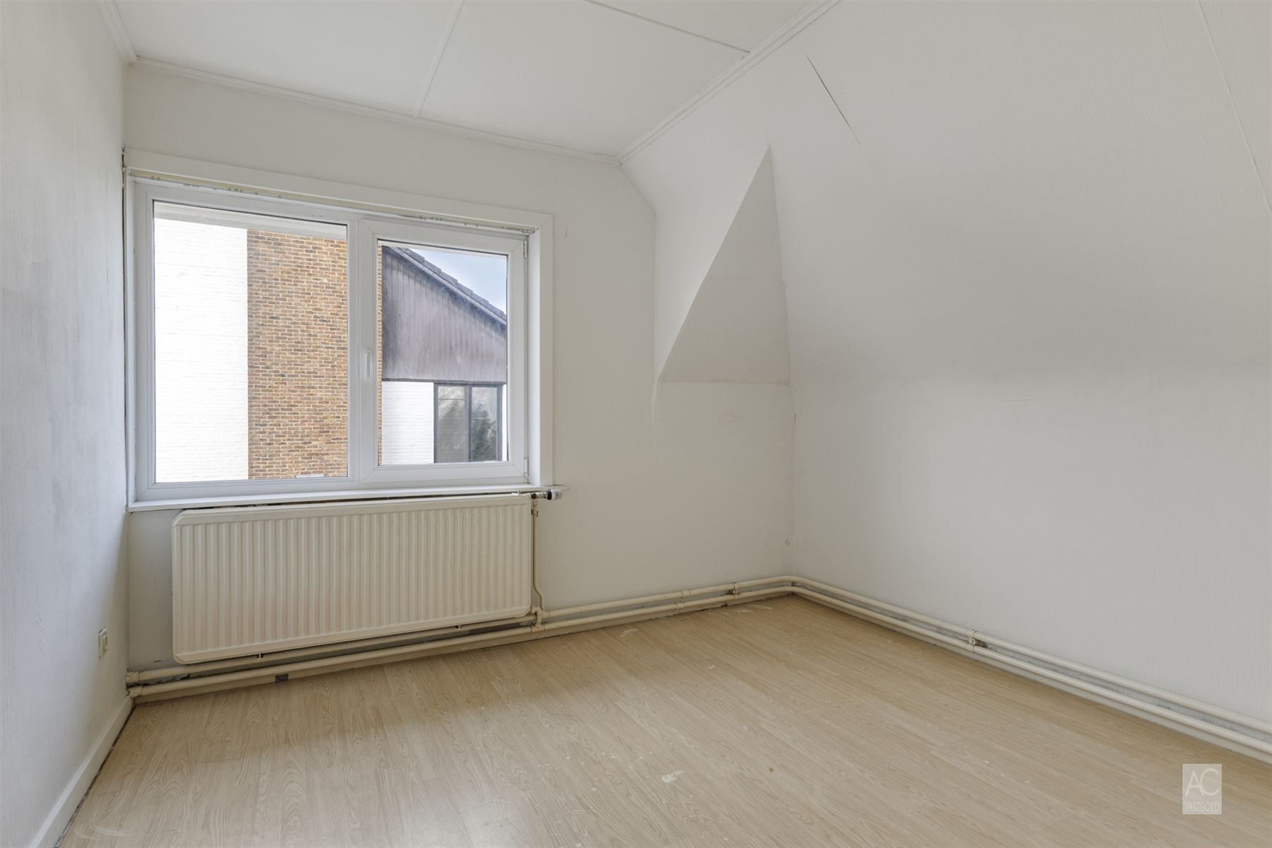 Vrijstaande woning met garage en zwembad foto 23