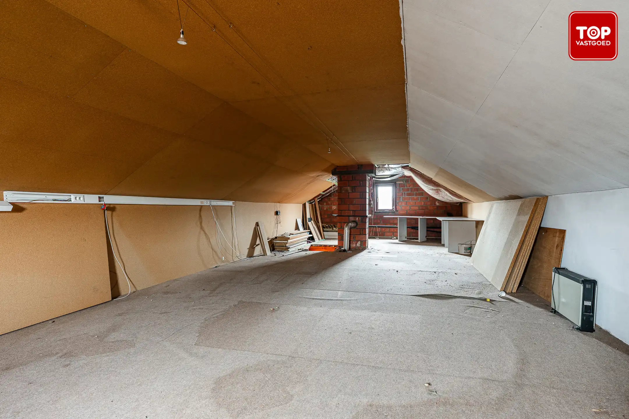 Ruime woning met veel potentieel in rustige wijk foto 19