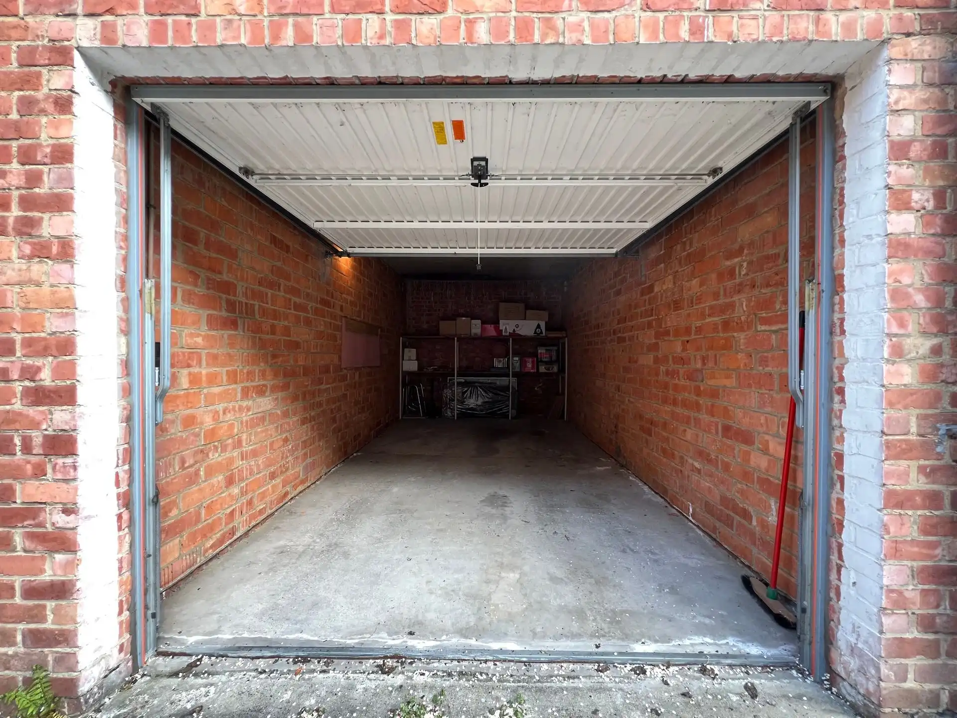 Garagebox foto {{pictureIndex}}