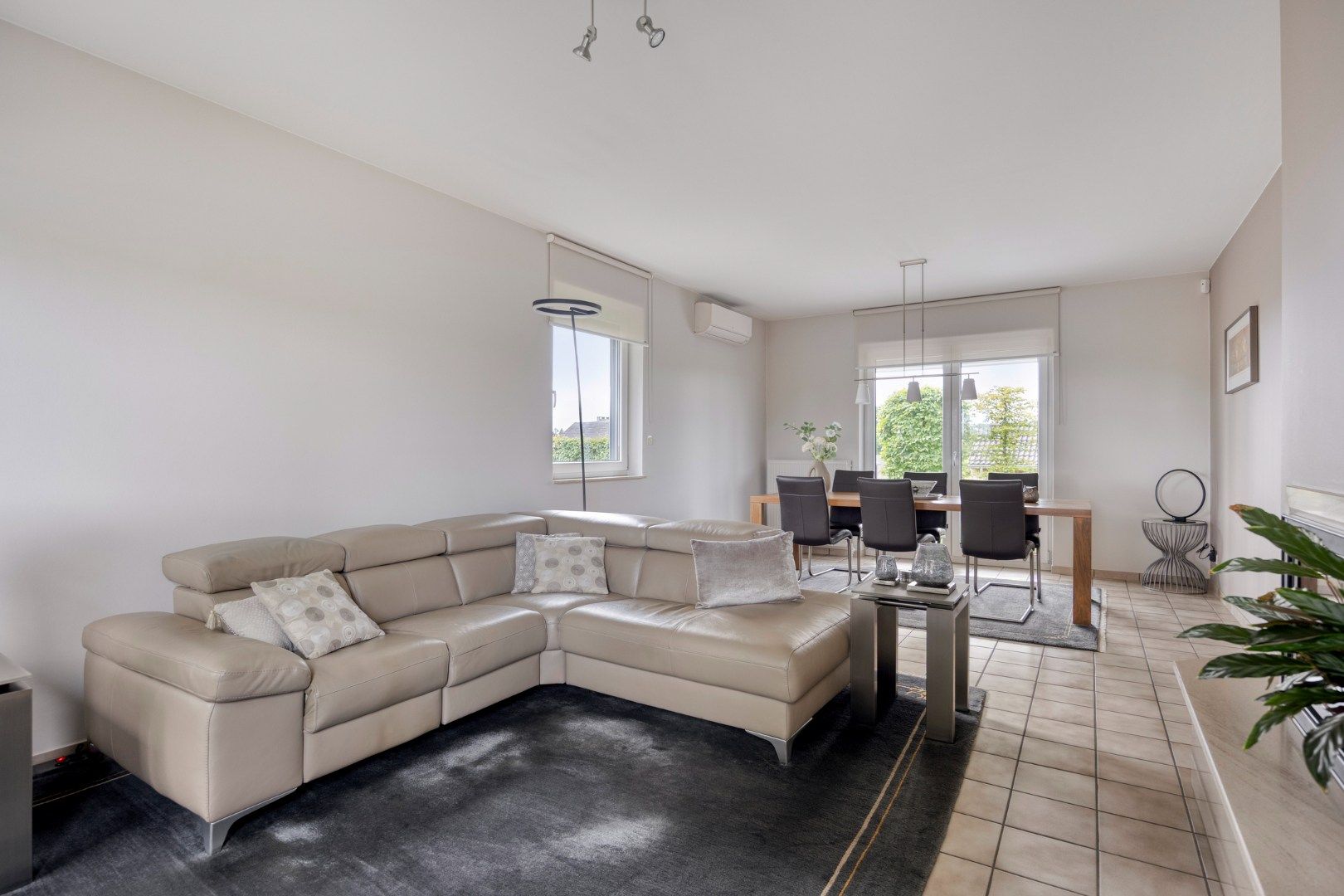 Ruime open bebouwing met zonnige tuin en mogelijkheid praktijkruimte foto 8