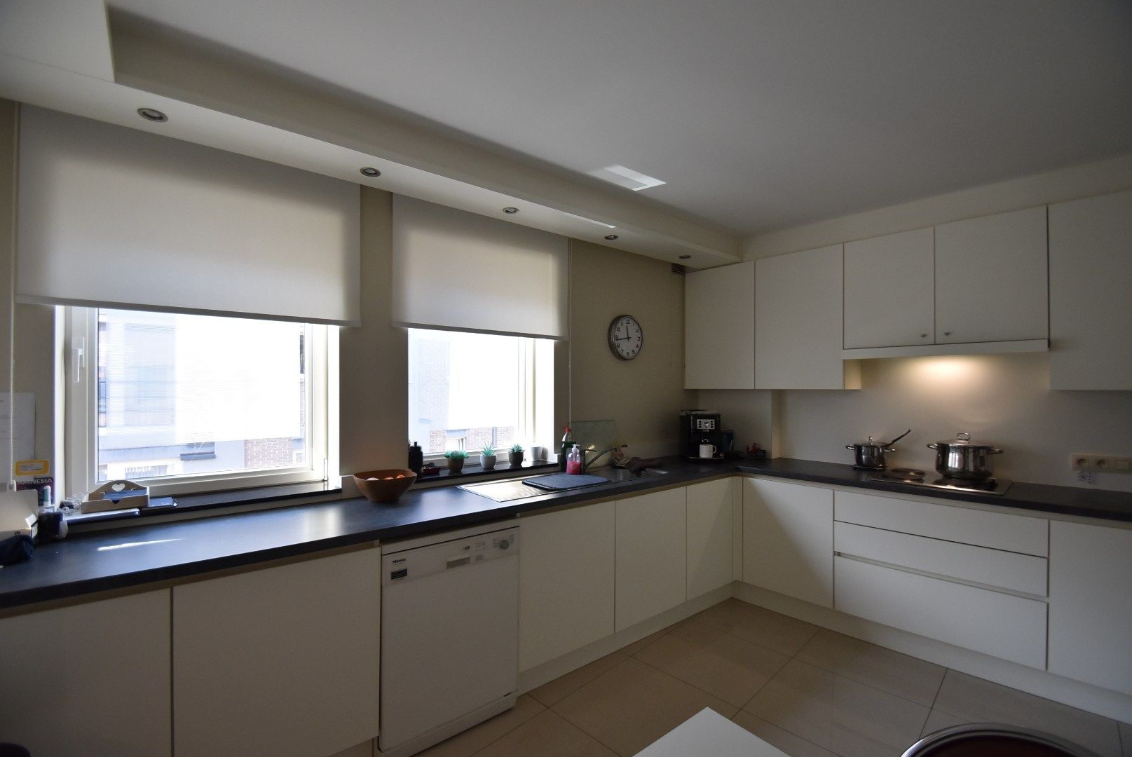 Zeer nette en ruime stadswoning/duplex-appartement met inpandige garage in hartje Bilzen foto 15