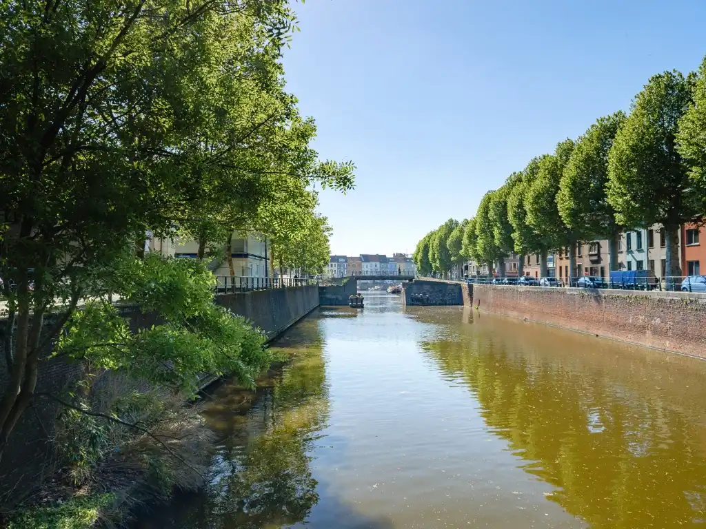 Hoekwoning met aangenaam volumespel, 3 slaapkamers, aparte fietsenberging en twee zongerichte terrassen, gelegen in de omgeving van Portus Ganda. foto 18