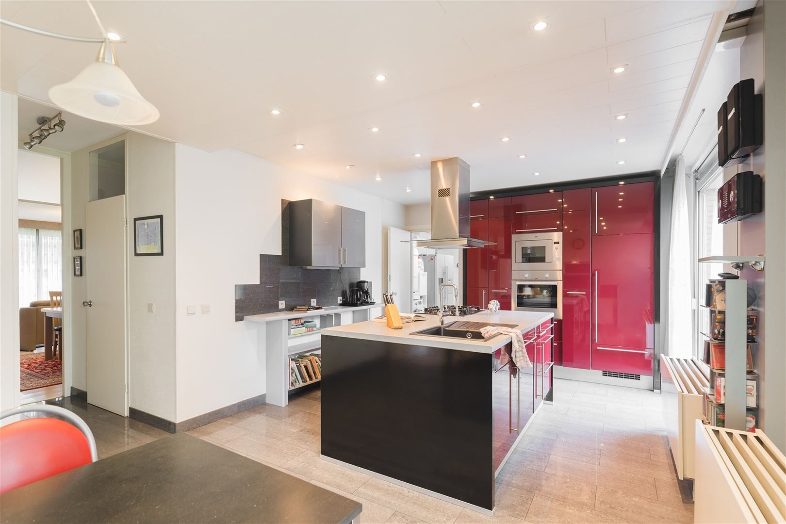 Uniek gelijkvloersappartement met tuin, dubbele garage en tal van mogelijkheden foto 2