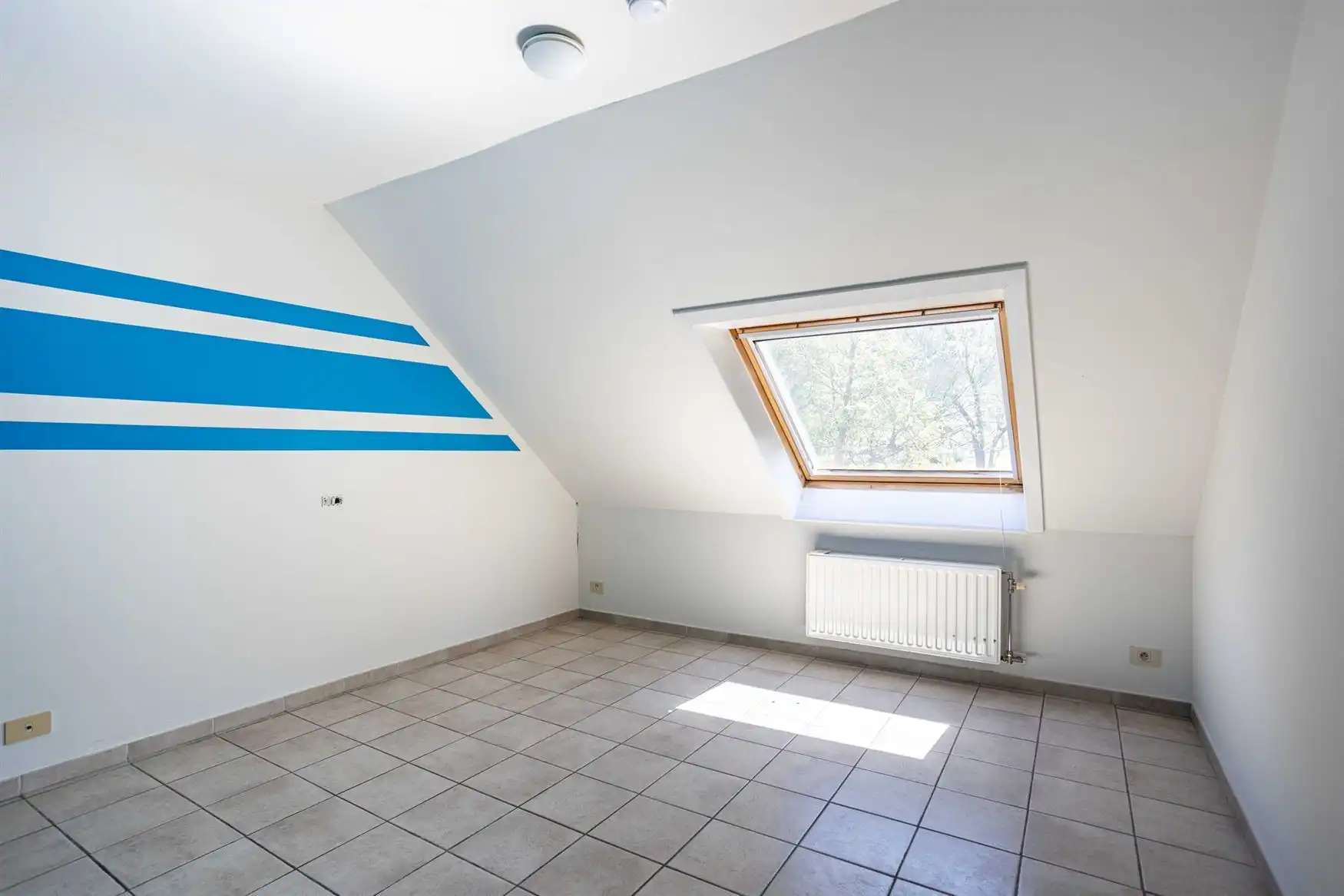 Ruime woning met zuidgerichte tuin en open zicht. foto 15