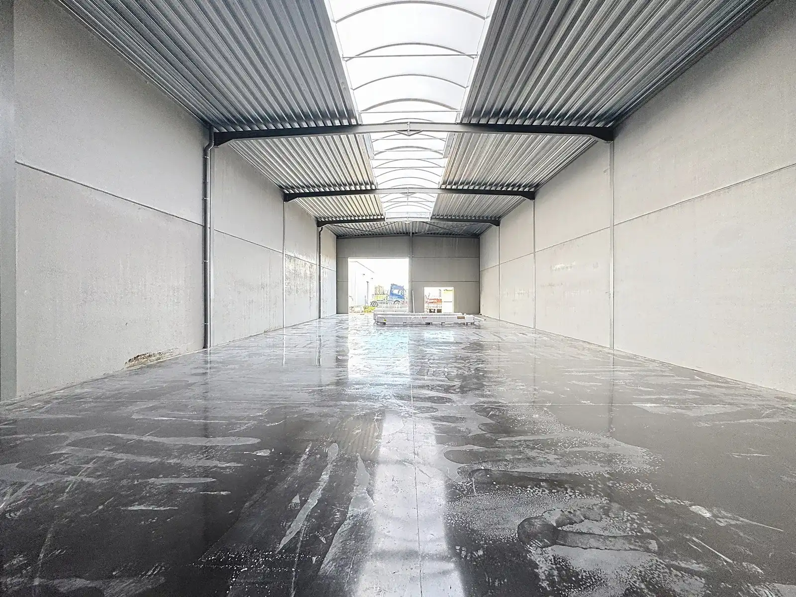 Laatste KMO-units te koop: "NB MAGAZIJN (335 m²)" inclusief 2 private PARKEERPLAATSEN op industriezone "De Schatting" te Zedelgem foto 4