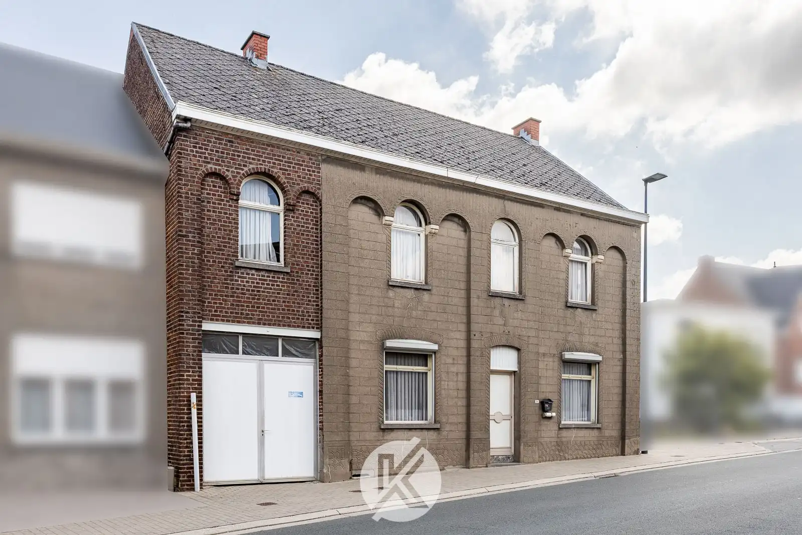 Te renoveren woning met groot volume foto {{pictureIndex}}